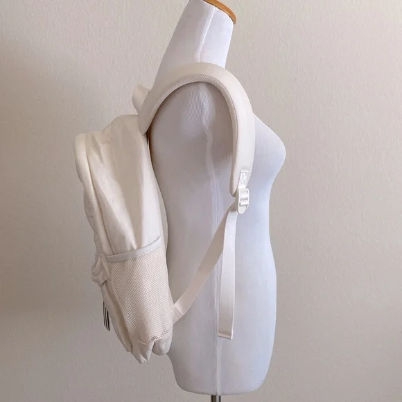 Victoria’s Secret Pink Quilted Puffer Backpack in White Shell - Picture 5 of 10